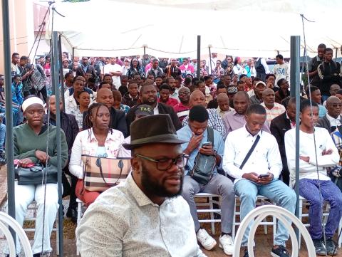 Il numeroso pubblico della cerimonia