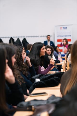 Dialogo tra professioniste e studentesse