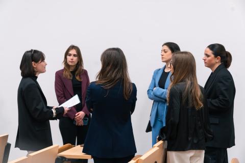 Dialogo tra professioniste e studentesse