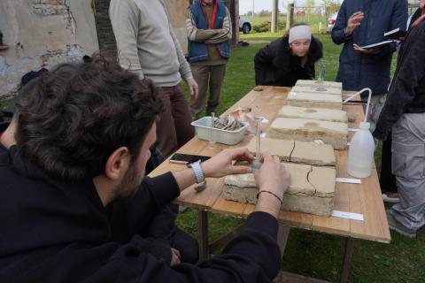 Prove fisiche su campioni di intonaco in terra e rilevamenti fotogrammetrici con tecniche geomatiche 