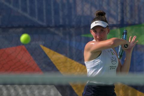 Un'azione della rappresentativa femminile di tennis