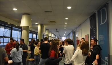 Corridoio con studenti durante il Welcome Party