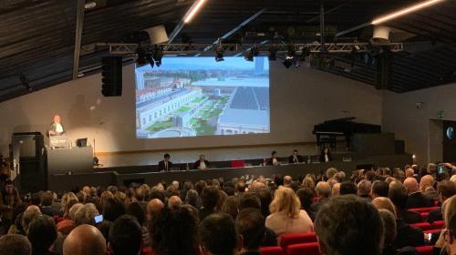 L'aula magna con molto pubblico