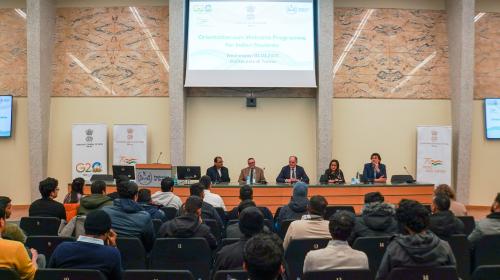 L'incontro con gli studenti indiani