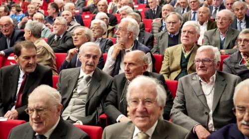 Gli Alumni e le Alumne in attesa della pergamena