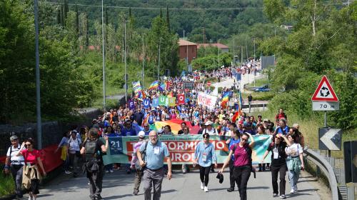 Il corteo in marcia
