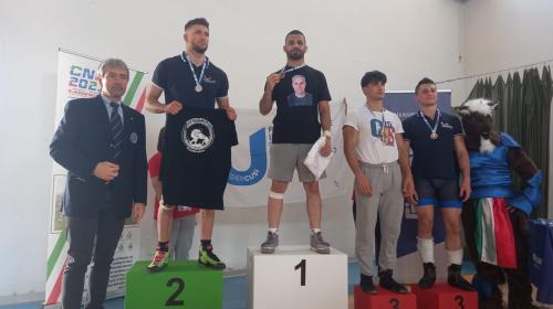 Medaglia d'oro a Jouya Ebrahimimehraban nella lotta a stile libero