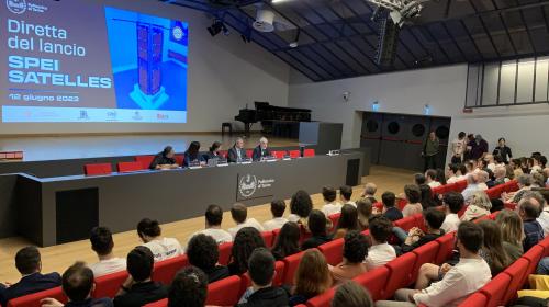 I relatori raccontano la storia del satellite