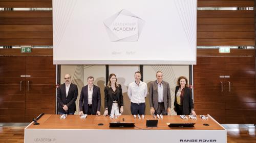 I curatori della prima edizione della Range Rover Leadership Academy premiano i partecipanti
