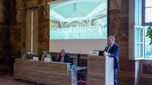 Il Rettore introduce l'evento