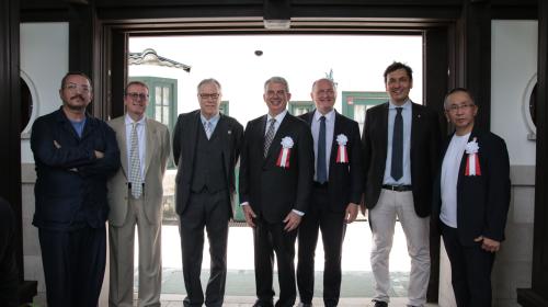Foto di gruppo al Japan Hub