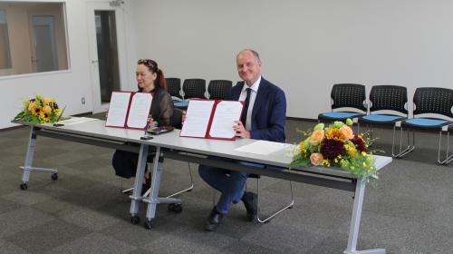Firma dell'accordo con la Kobe University of Design