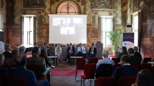 La presentazione al pubblico