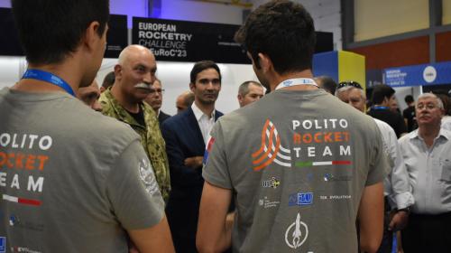 Il Team presenta il razzo Cavour