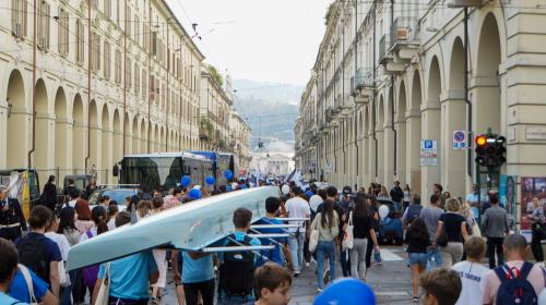 La sfilata in direzione Murazzi 