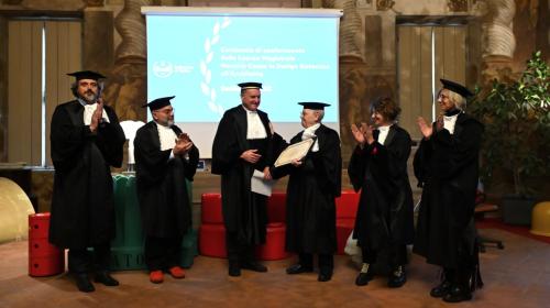 Il momento del conferimento della Laurea