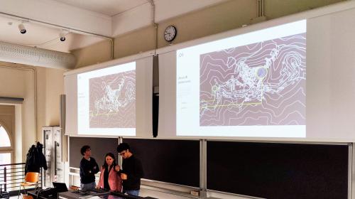 Studenti durante la presentazione 
