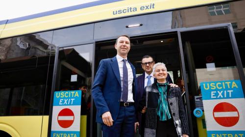 I vertici di Ateneo sono arrivati alla cerimonia insieme al Senato Accademico e al Consiglio di Amministrazione su un autobus, direttamente dal Castello del Valentino