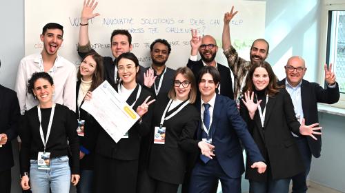 I ragazzi e le ragazze che hanno partecipato all'evento "Youth4Innovation"
