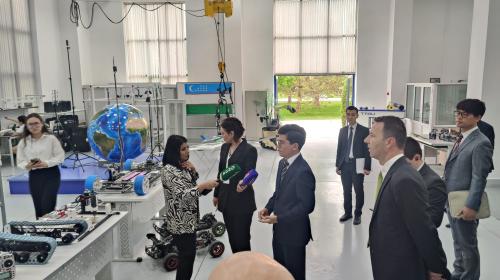 il Rettore visita i laboratori