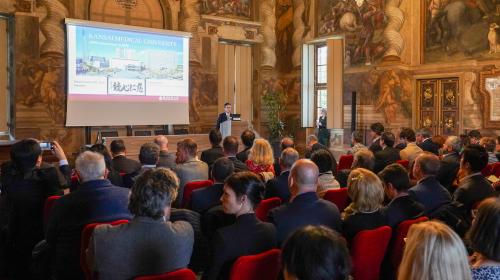 La presentazione della Kansai Medical University (KMU)