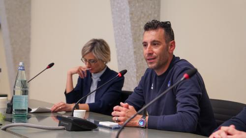 Vincenzo Nibali si rivolge agli studenti
