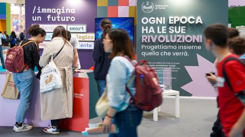 Lo stand è situato in un punto di passaggio
