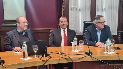 Da sinistra: il Pro Rettore di UDELAR Álvaro Mombrú, il professor Zanino e il Rettore di UDELAR Rodrigo Arim