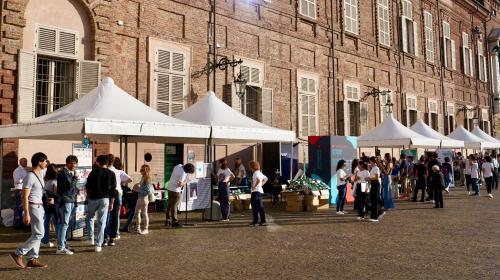 Gli stand della Notte allestiti nella Piazzetta Reale di Torino