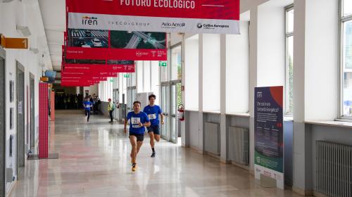 Una fase di gara nei corridoi del Politecnico