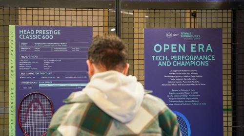 La mostra ripercorre quasi 60 anni di tennis