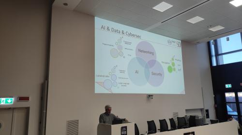 Prof. Marco Mellia presenta le proposte di tesi del gruppo di ricerca DBDMG