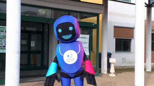 La mascotte nella sede di Ateneo