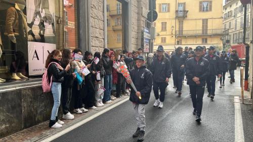 Tra i tedofori anche studenti di tutte le età