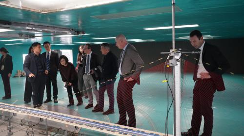 Nuove attrezzature e strumenti nei laboratori della Tongji University