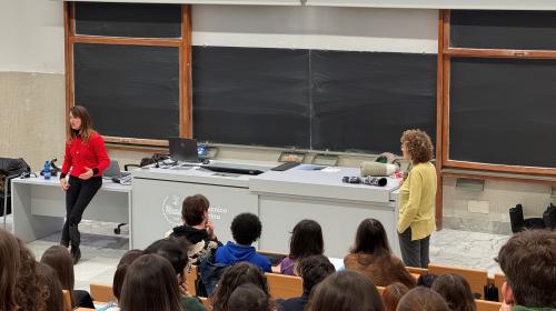 Un momento della lezione con Caironi e la professoressa Bignardi