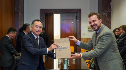Il Vicerettore Alberto Sapora e il Vicepresidente del Consiglio Comunale Yuichi Tanabe