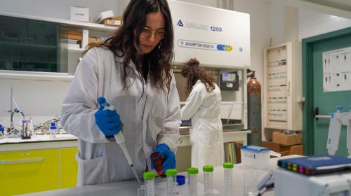 In the research lab led by Professor Bella