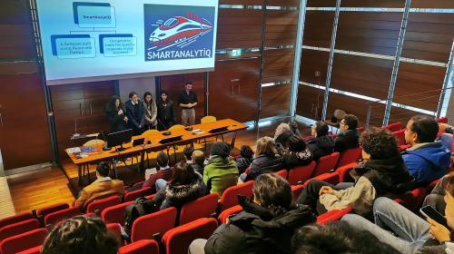 Presentazione di un gruppo studentesco alla challenge