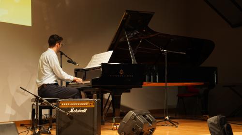 L'esibizione pianoforte e voce