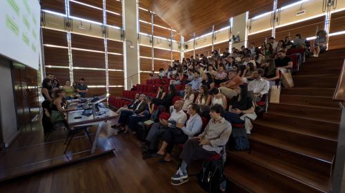 Studenti e docenti del corso all'evento conclusivo