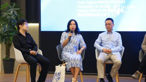 La ricercatrice post-doc Xiaoxu Liang nel corso del seminario internazionale