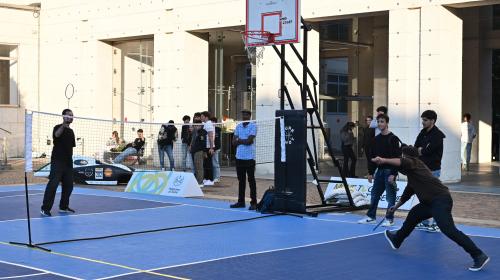 Foto di persone che giocano a badminton