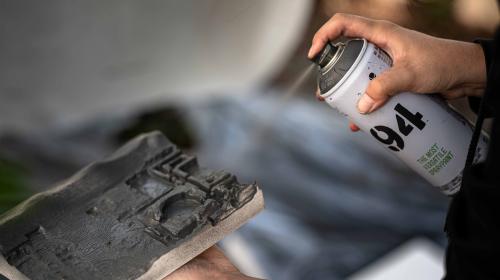 Al lavoro sui pannelli del modello tridimensionale