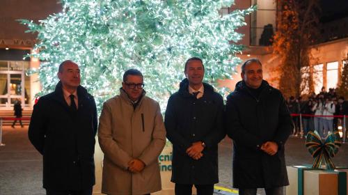 Le autorità alla cerimonia di accensione delle luci