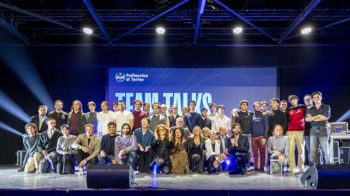 Foto di gruppo con i 50 rappresentanti dei Team studenteschi, il Prorettore, i tre Vicerettori, Valeria Ciardiello, Luca Graziani, Nicoletta Fiorio e Francesca Maccario 