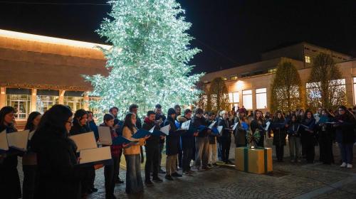 L'esibizione del Coro Polietnico