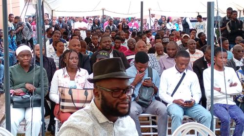 Il numeroso pubblico della cerimonia