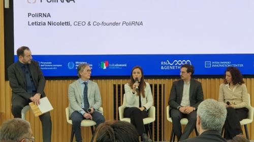 Letizia Nicoletti, CEO and co-founder of PoliRNA, presents the technology developed by the spin-off during the panel dedicated to research transfer to industry