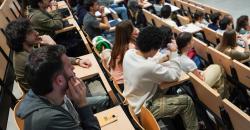 Foto di studenti in aula